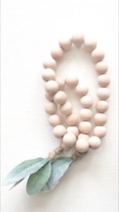 Friday Favorites wood bead garland jarsofclayco