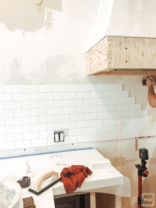 DIY Subway tile backsplash: Learn how to lay your own subway tile backsplash with this amazing tutorial. Subway tile is a classic option for kitchen backsplash and is one of the most affordable options on the market.