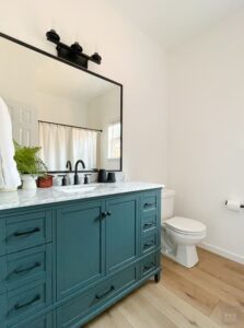 MODERN BATHROOM DESIGN | MODERN BATHROOM IDEAS | BATHROOM UPDATE | BATHROOM BEFORE AND AFTER | BATHROOM DARK GREEN VANITY | MARBLE COUNTERTOP | BEHR ULTRA PURE WHITE WALLS