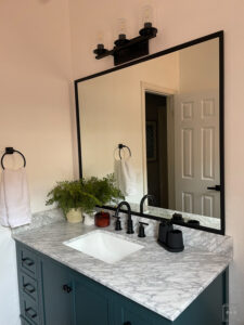 MODERN BATHROOM DESIGN | MODERN BATHROOM IDEAS | BATHROOM UPDATE | BATHROOM BEFORE AND AFTER | BATHROOM DARK GREEN VANITY | MARBLE COUNTERTOP | BEHR ULTRA PURE WHITE WALLS | MATTE BLACK HARDWARE | MATTE BLACK BATHROOM HARDWARE
